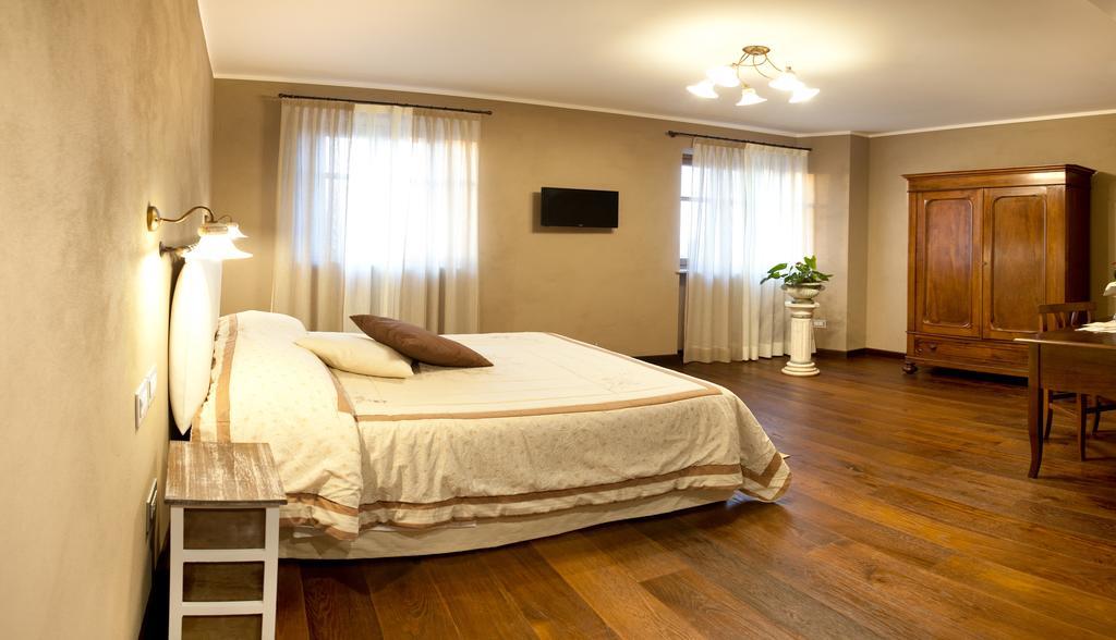 Il Giardino Di Ghilot Bed and Breakfast Cherasco Eksteriør billede