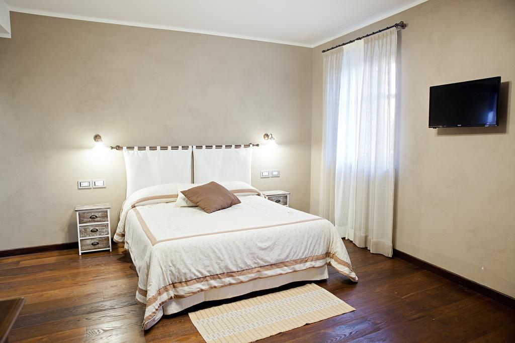 Il Giardino Di Ghilot Bed and Breakfast Cherasco Eksteriør billede